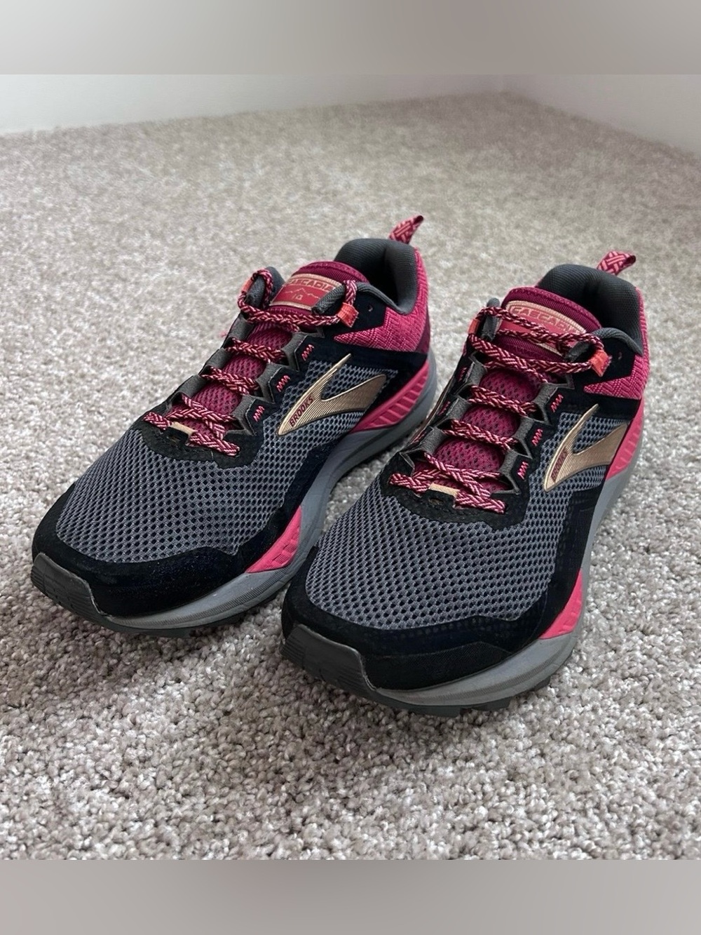 Brooks Cascadia 14 Women's Trail Running Shoes Size 10 B Burgundy Gray Black